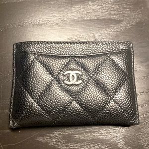 Chanel Timeless/Classique leather wallet/cards holder in good condition.